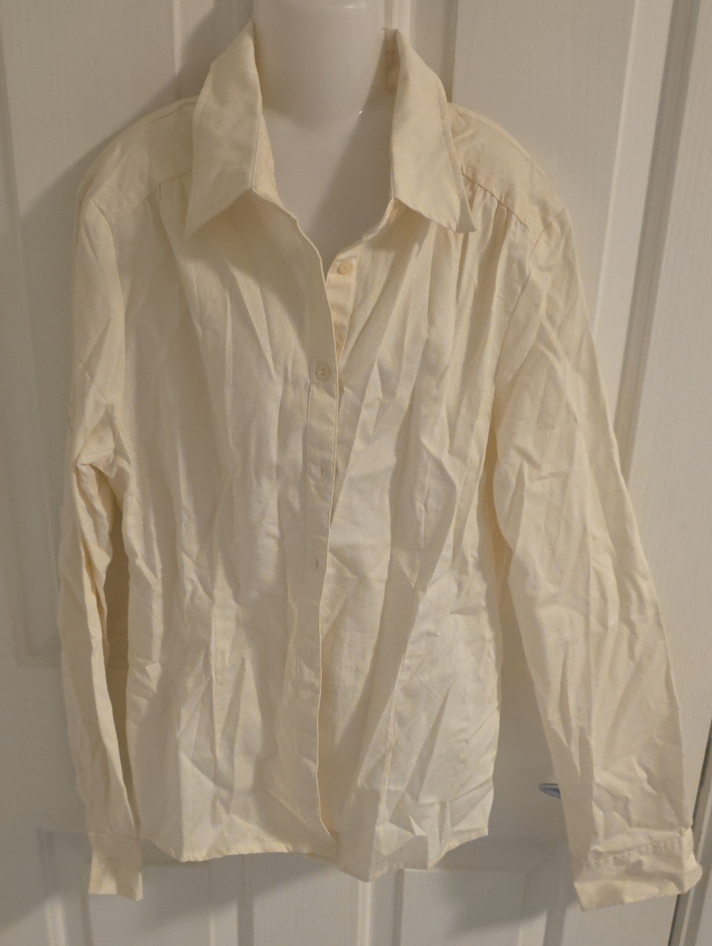Women's Classic Long-Sleeve Button-Down Shirt in Ivory